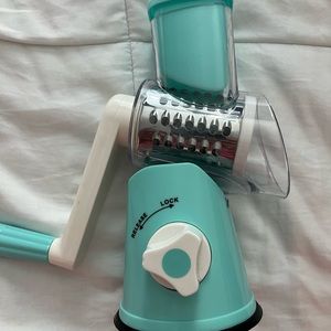 Stand up rotating cheese grater